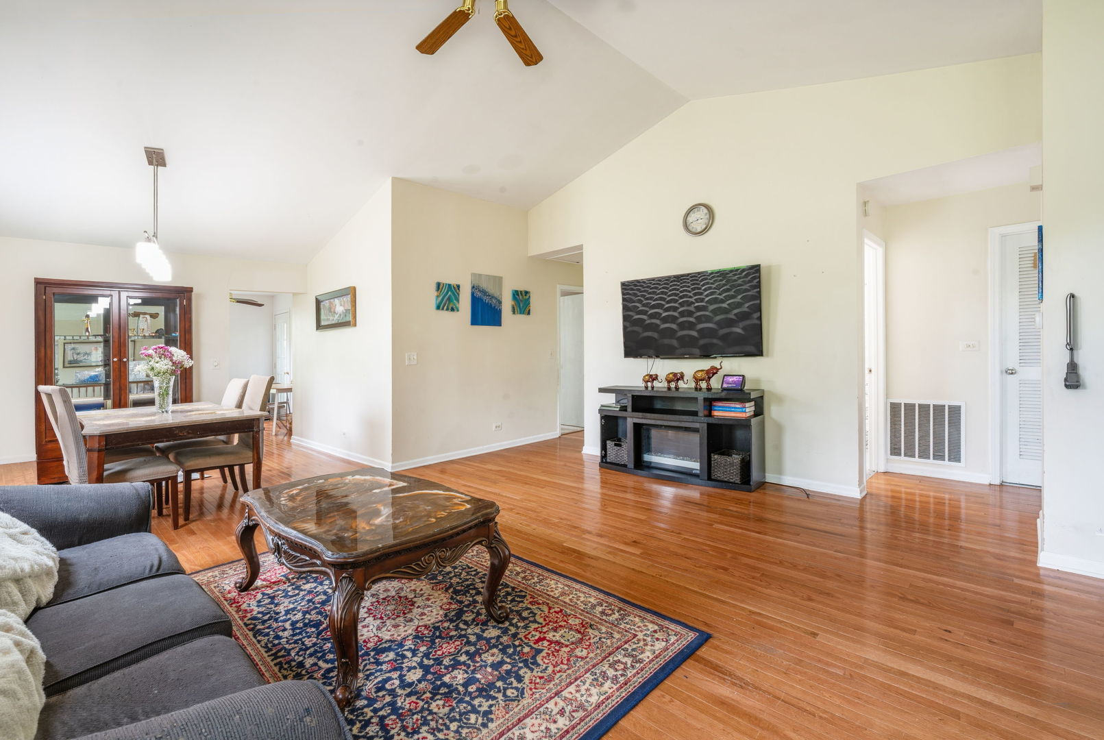 63 Tyler Court #B, Streamwood, IL 60107