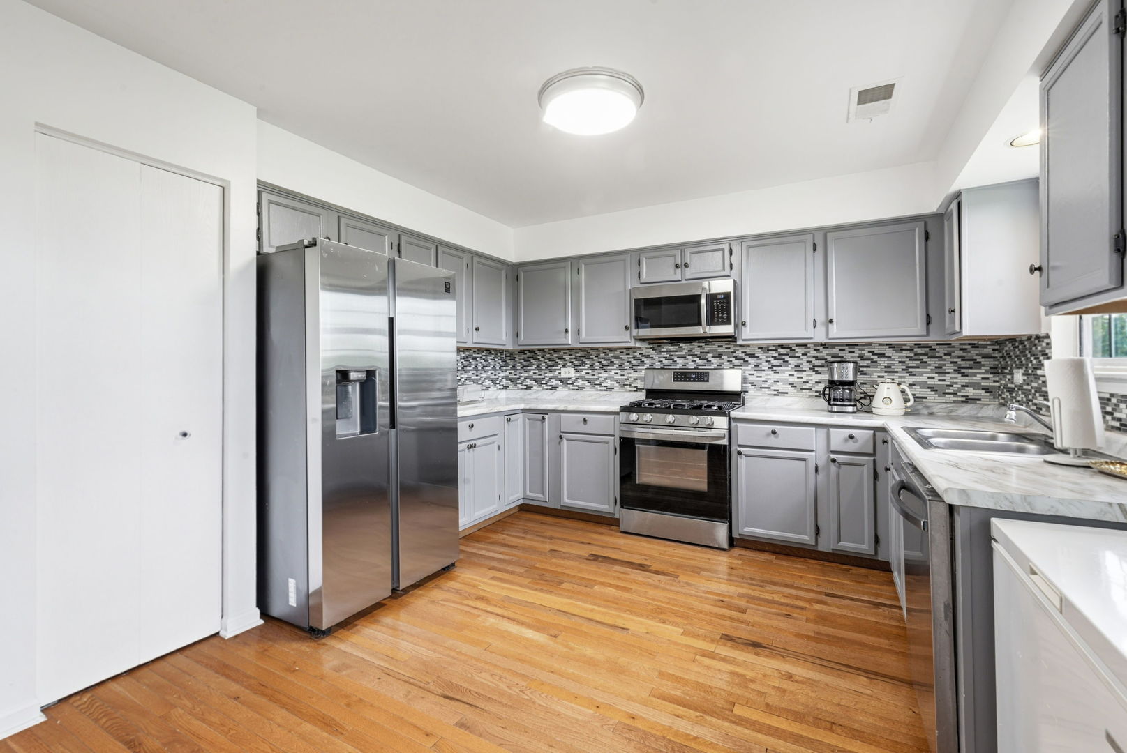 63 Tyler Court #B, Streamwood, IL 60107