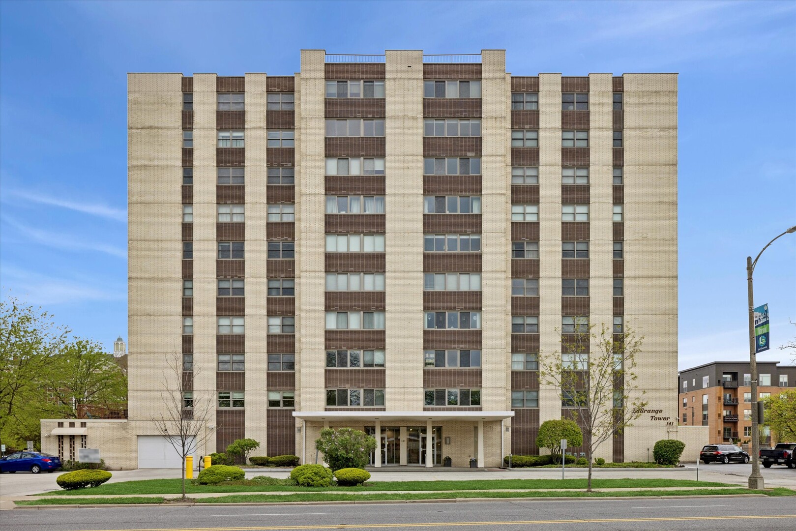 141 N La Grange Road #903, La Grange, IL 60525