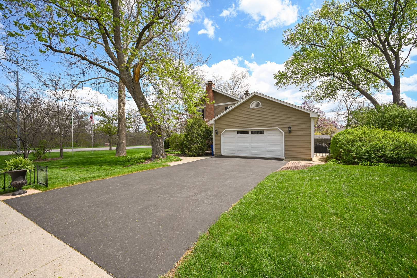 273 Geneva Road, Glen Ellyn, IL 60137