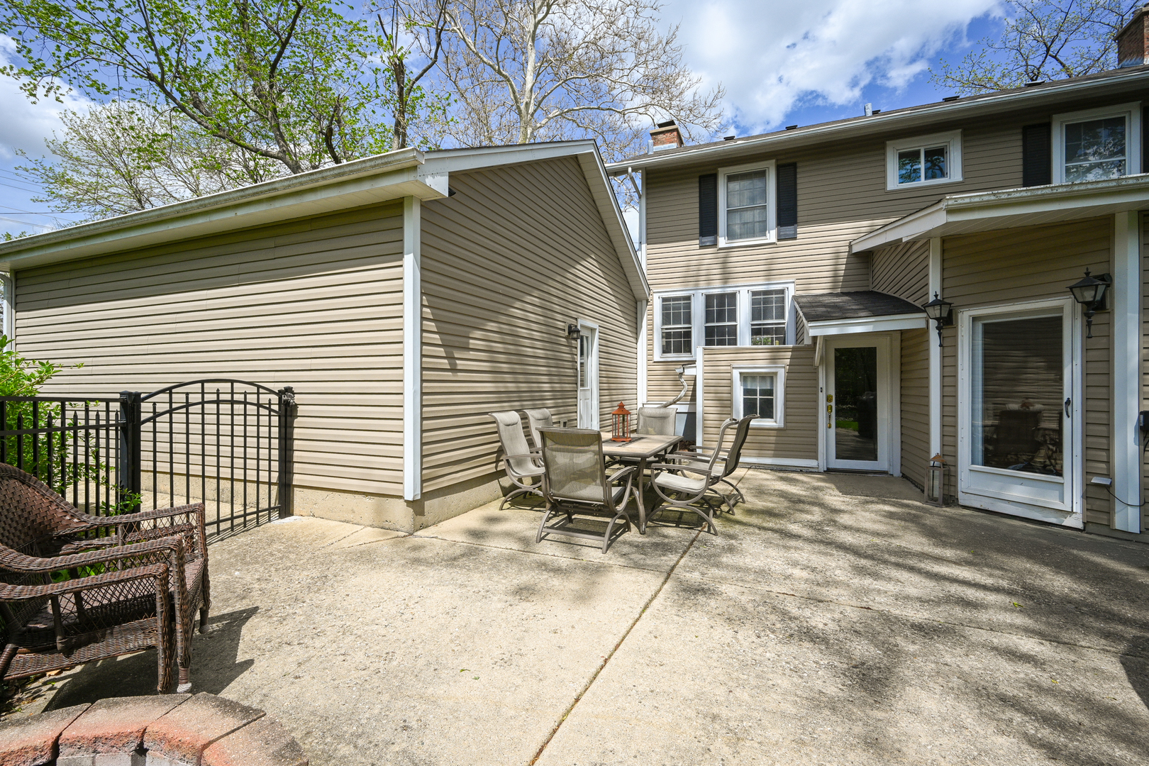 273 Geneva Road, Glen Ellyn, IL 60137