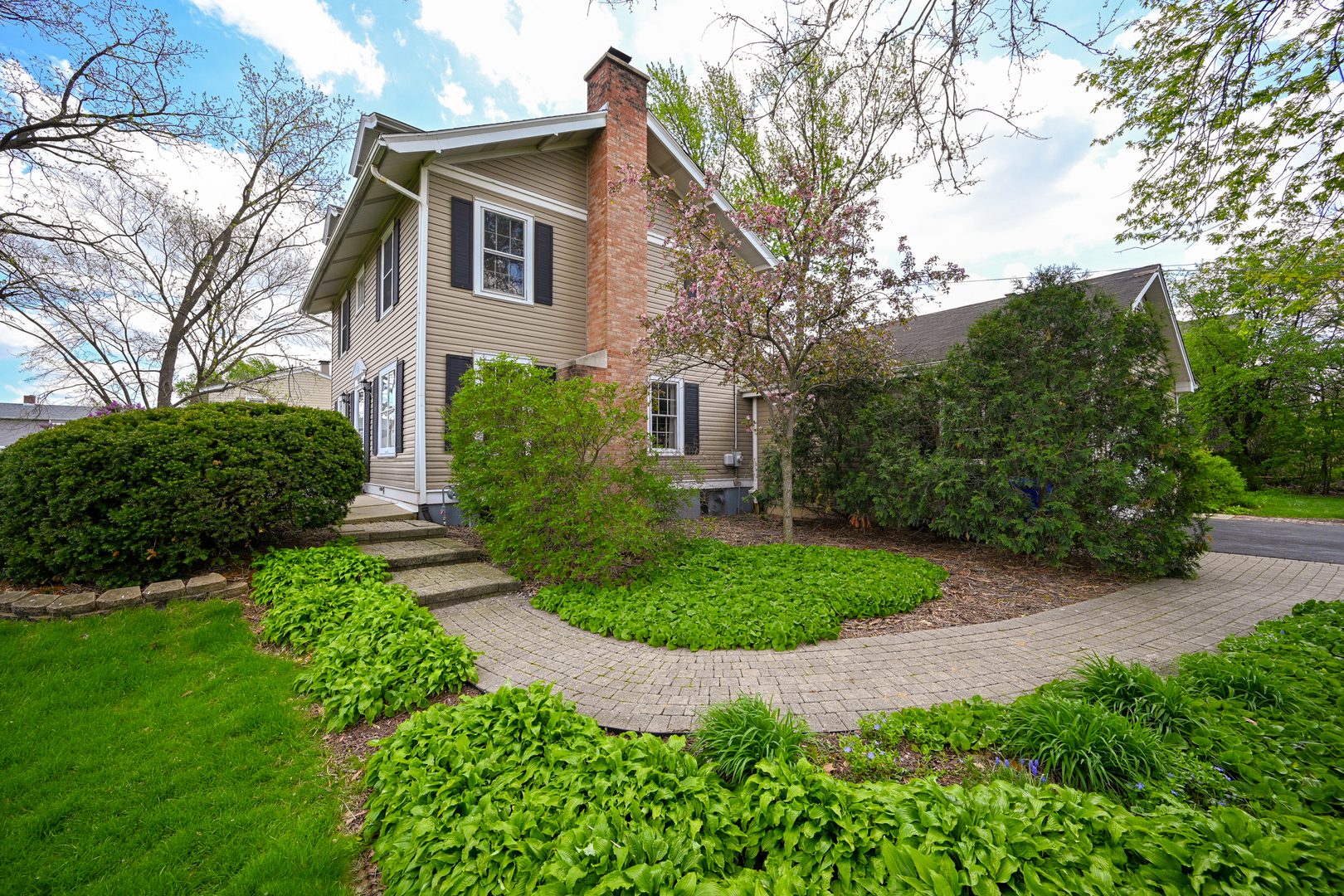 273 Geneva Road, Glen Ellyn, IL 60137