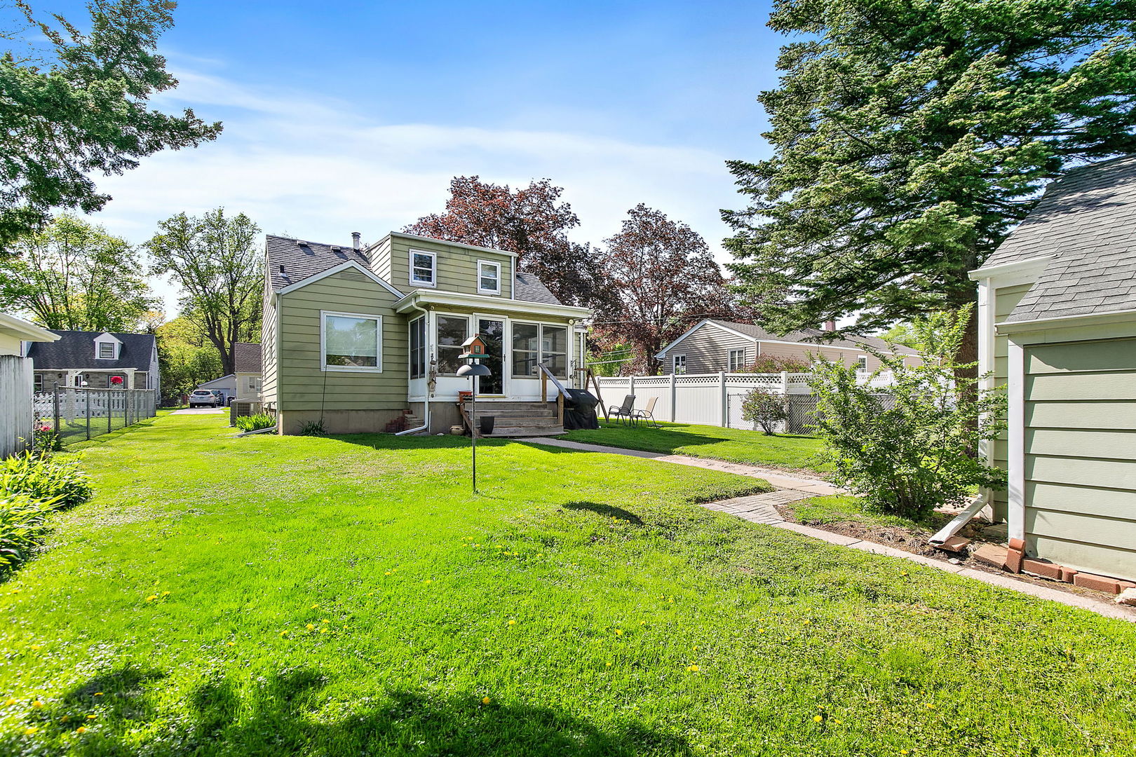 515 Illinois Avenue, Elgin, IL 60120