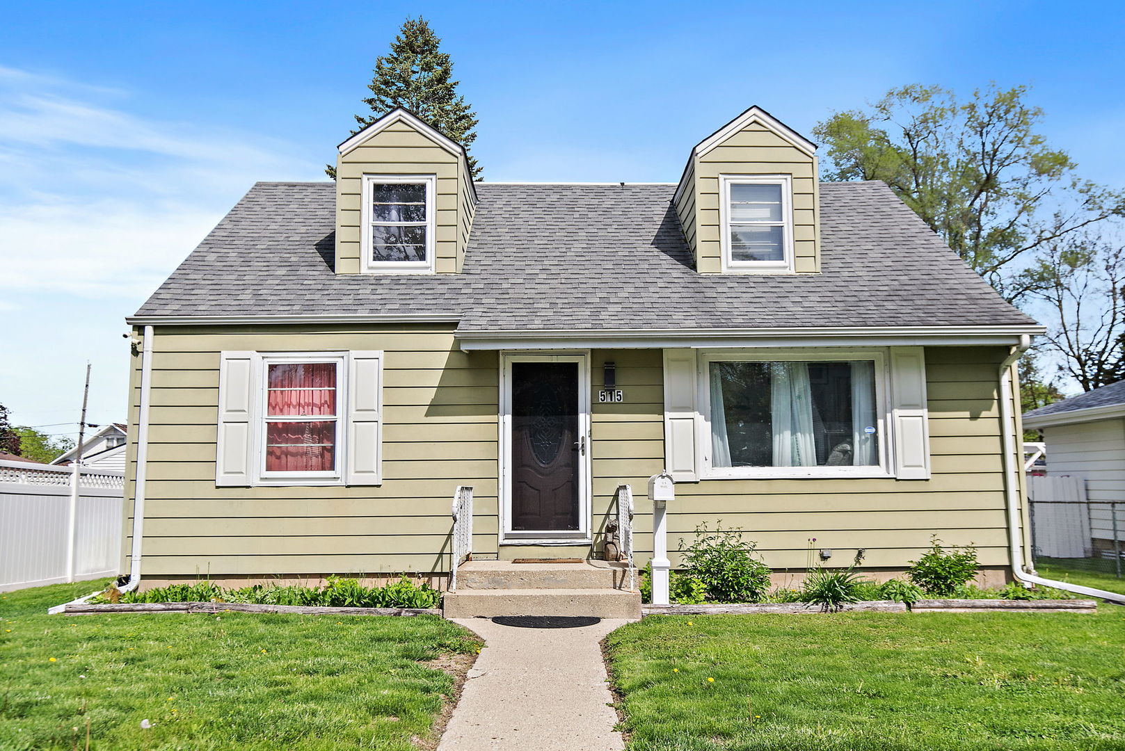 515 Illinois Avenue, Elgin, IL 60120