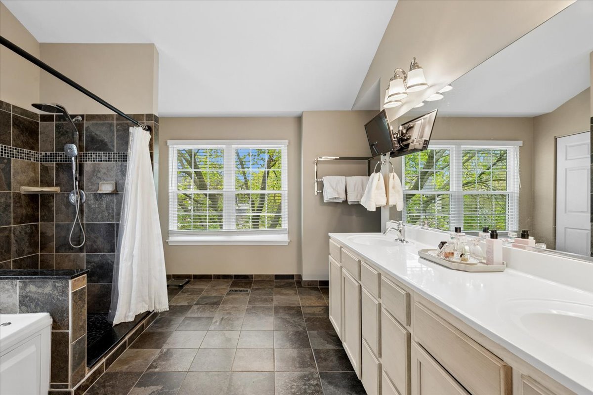 29675 N Environ Circle, Lake Bluff, IL 60044