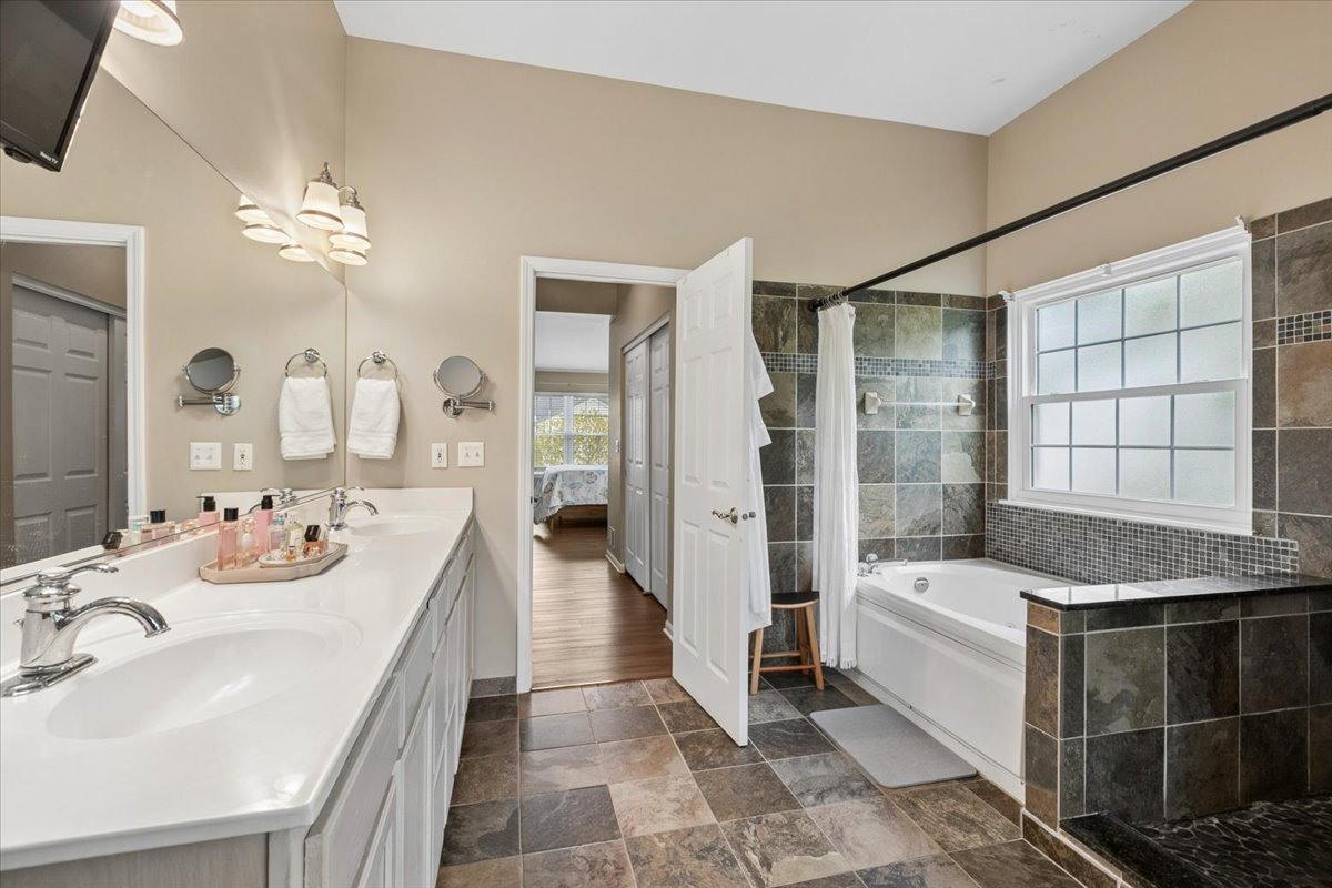 29675 N Environ Circle, Lake Bluff, IL 60044