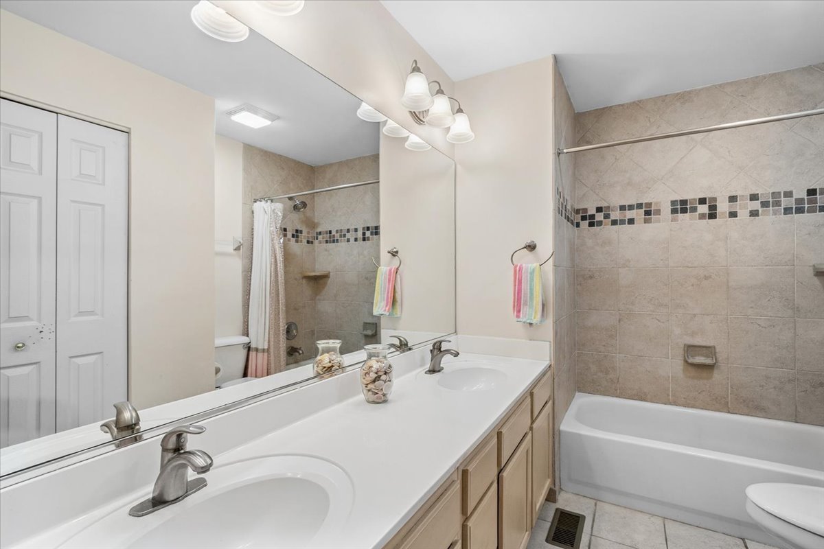 29675 N Environ Circle, Lake Bluff, IL 60044