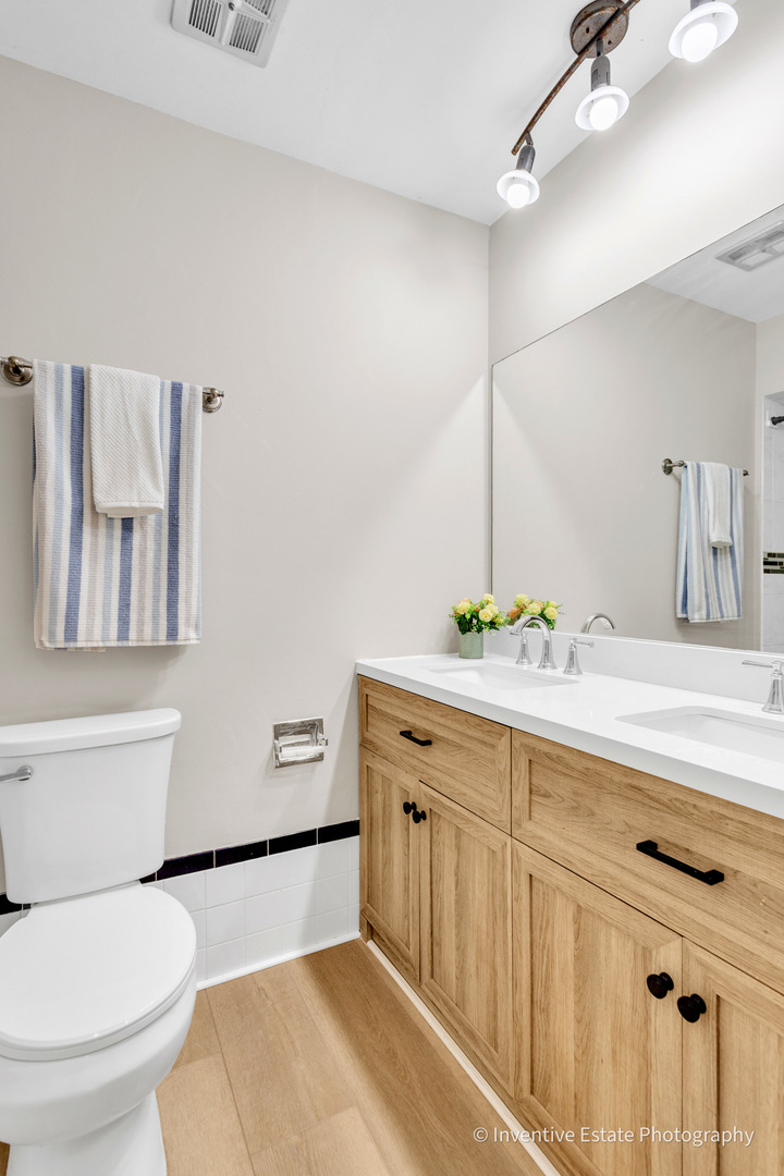 2711 Hobson Road #5, Woodridge, IL 60517