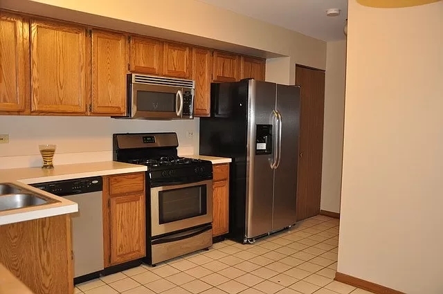 101 S Oakhurst Drive, Aurora, IL 60504