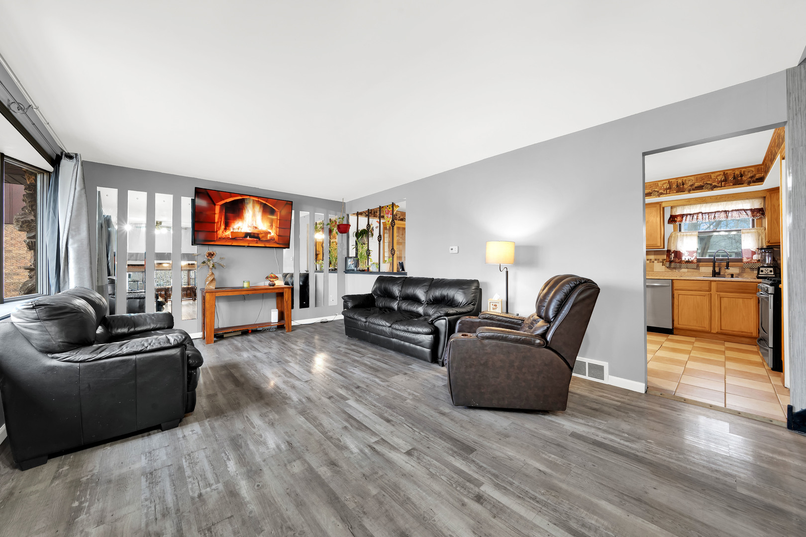 10732 S Meadow Lane, Palos Hills, IL 60465