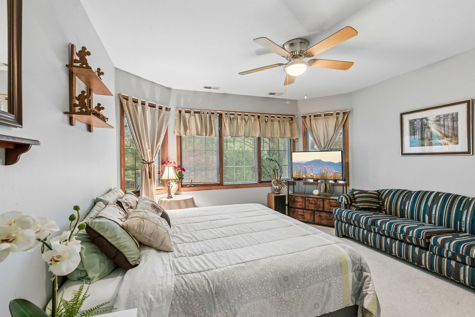 1105 Portsmouth Circle, Gurnee, IL 60031