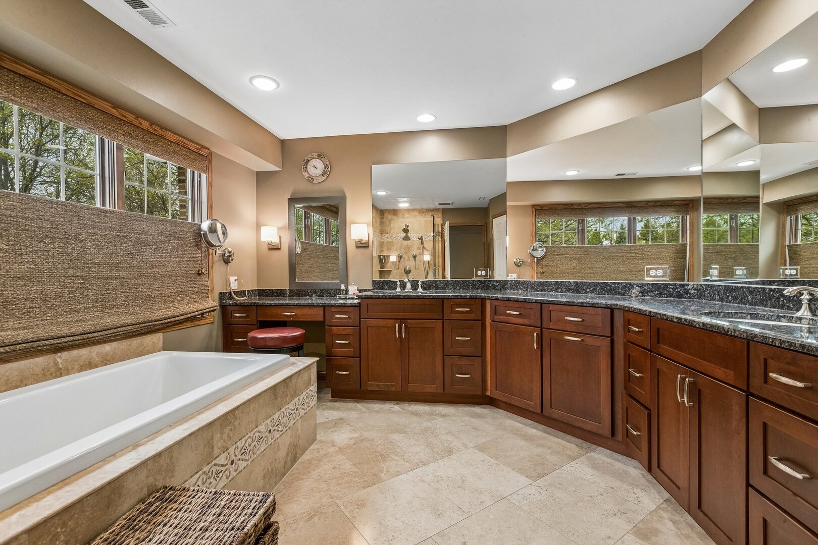 1105 Portsmouth Circle, Gurnee, IL 60031