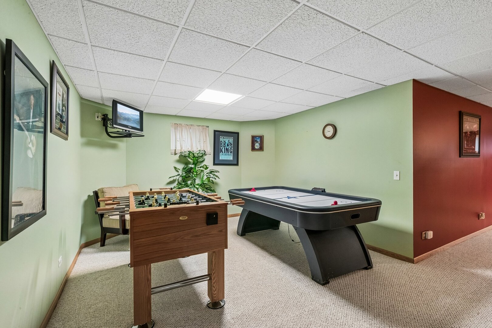 1105 Portsmouth Circle, Gurnee, IL 60031