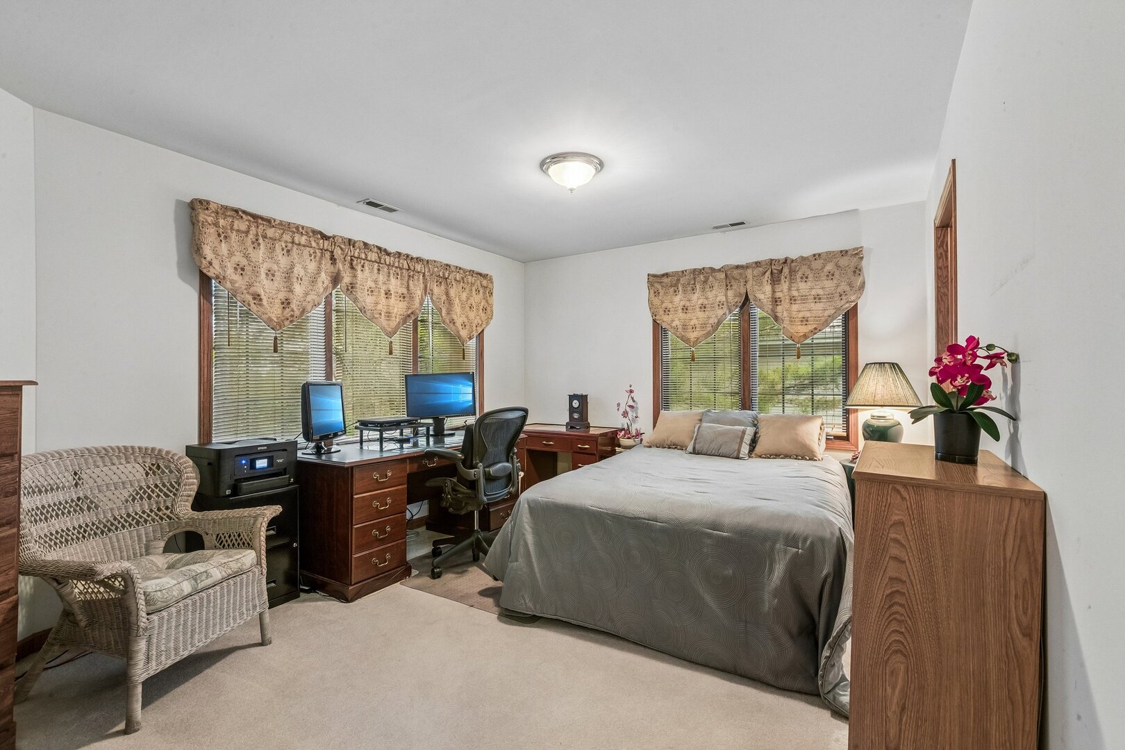 1105 Portsmouth Circle, Gurnee, IL 60031