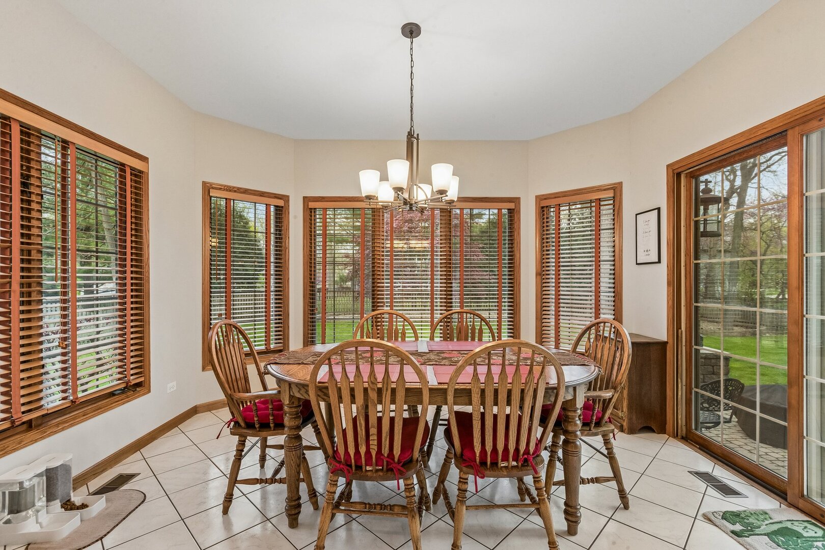 1105 Portsmouth Circle, Gurnee, IL 60031