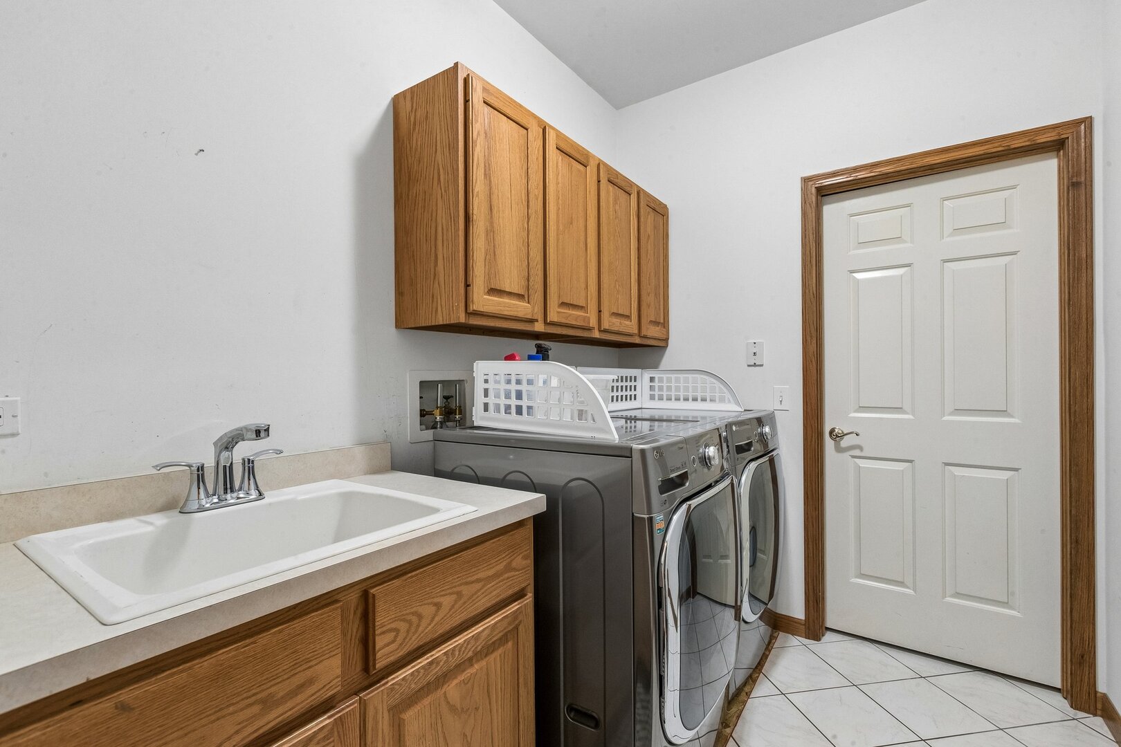 1105 Portsmouth Circle, Gurnee, IL 60031