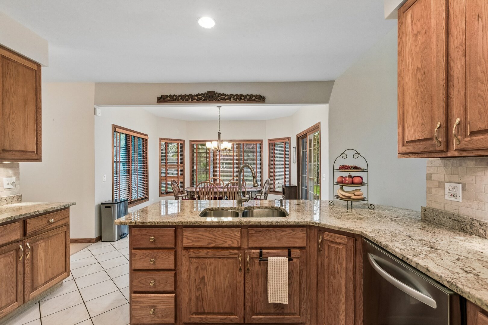 1105 Portsmouth Circle, Gurnee, IL 60031
