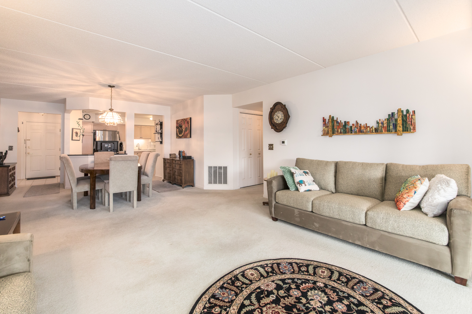 7031 W Touhy Avenue #201, Niles, IL 60714