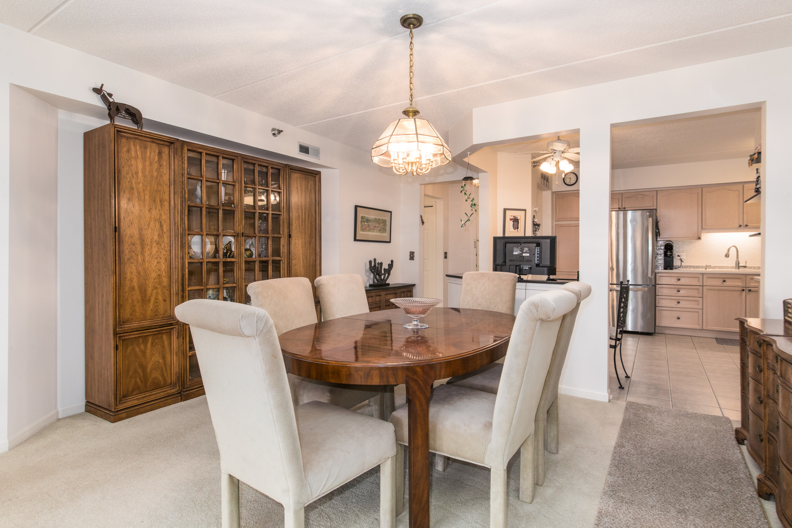 7031 W Touhy Avenue #201, Niles, IL 60714