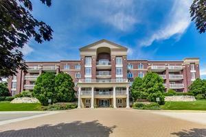 7031 W Touhy Avenue #201, Niles, IL 60714