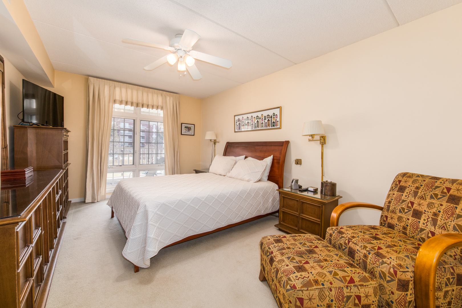 7031 W Touhy Avenue #201, Niles, IL 60714