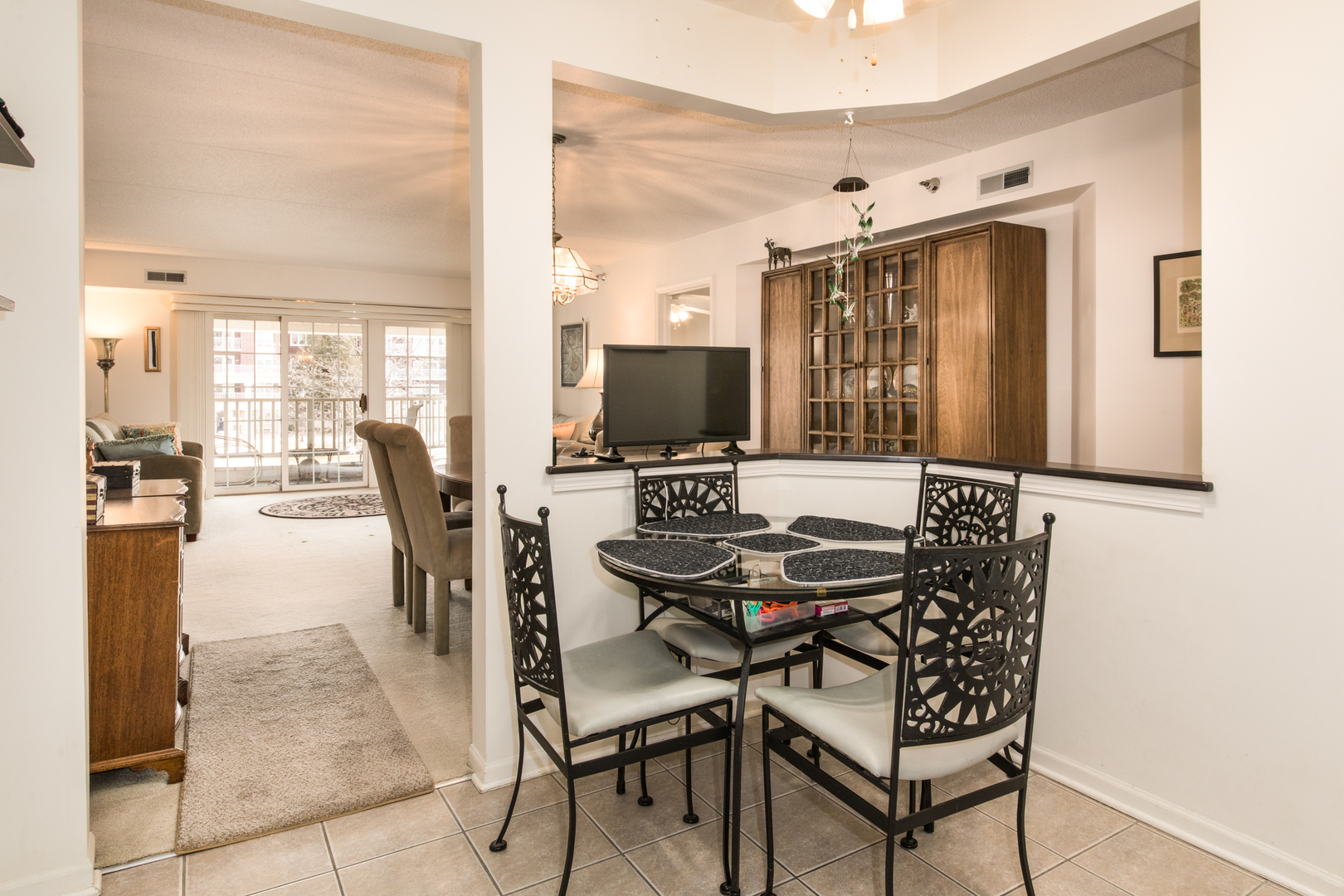 7031 W Touhy Avenue #201, Niles, IL 60714