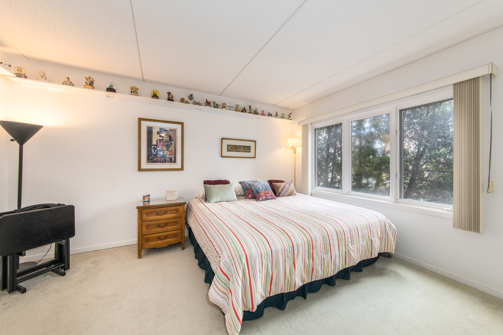 7031 W Touhy Avenue #201, Niles, IL 60714