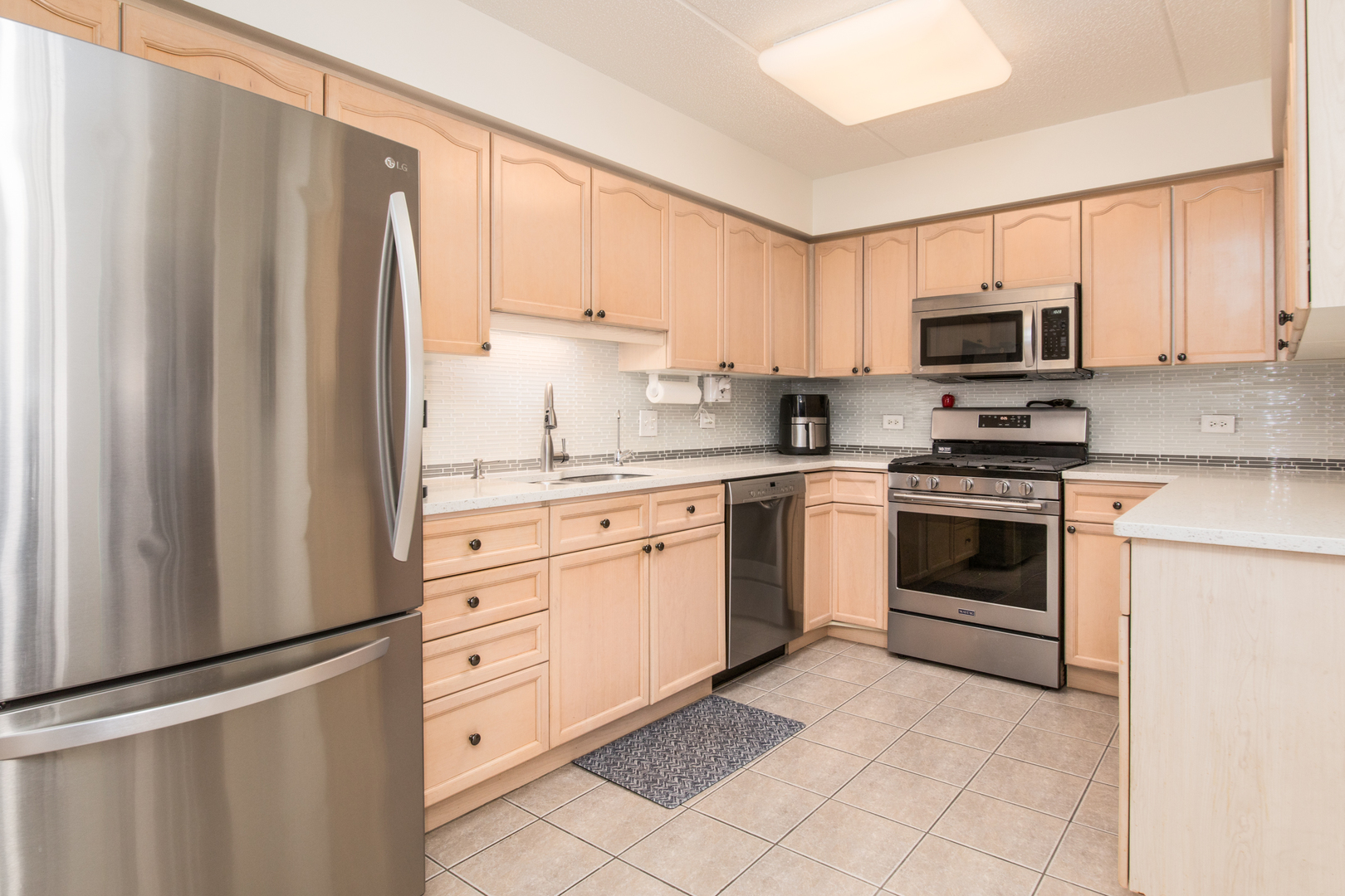 7031 W Touhy Avenue #201, Niles, IL 60714