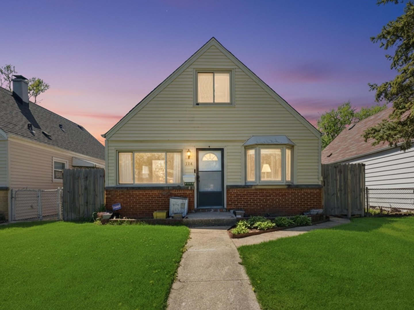 114 Geneva Avenue, Bellwood, IL 60104