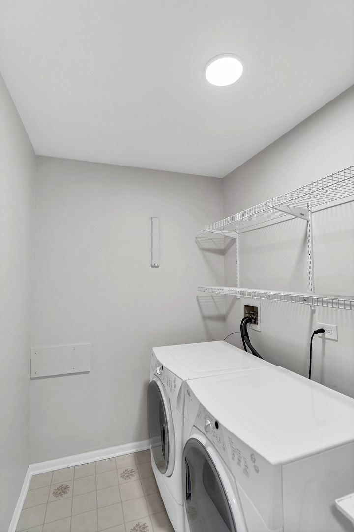 3053 Anton Drive, Aurora, IL 60504