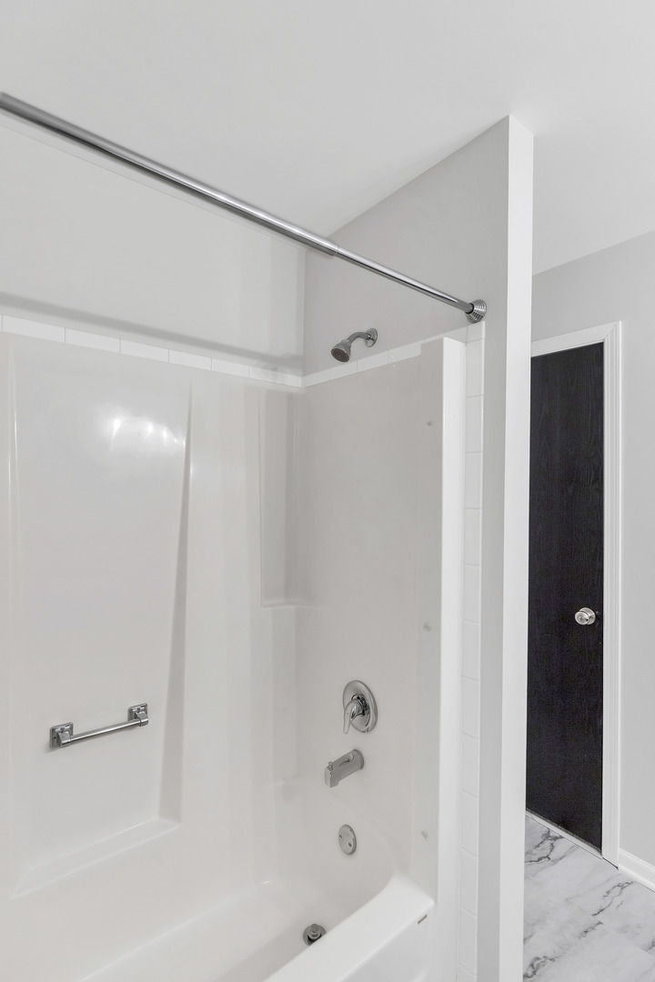 3053 Anton Drive, Aurora, IL 60504