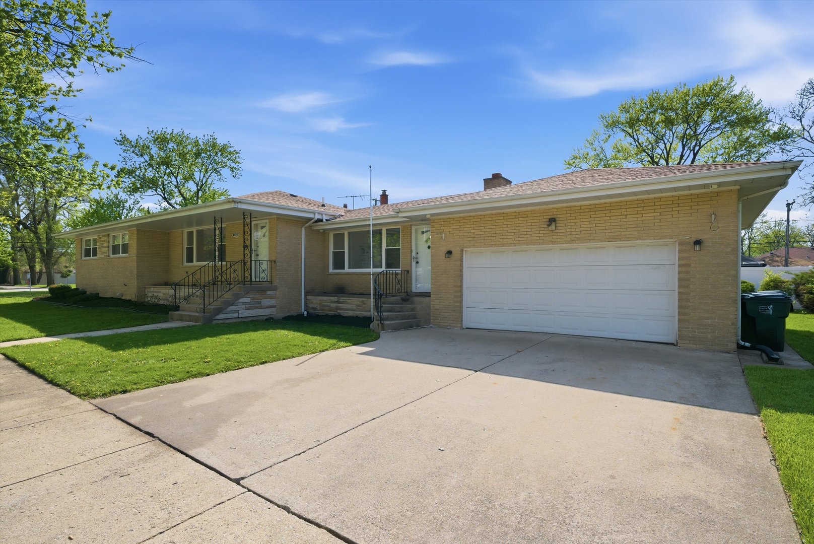 16560 Greenwood Avenue, South Holland, IL 60473