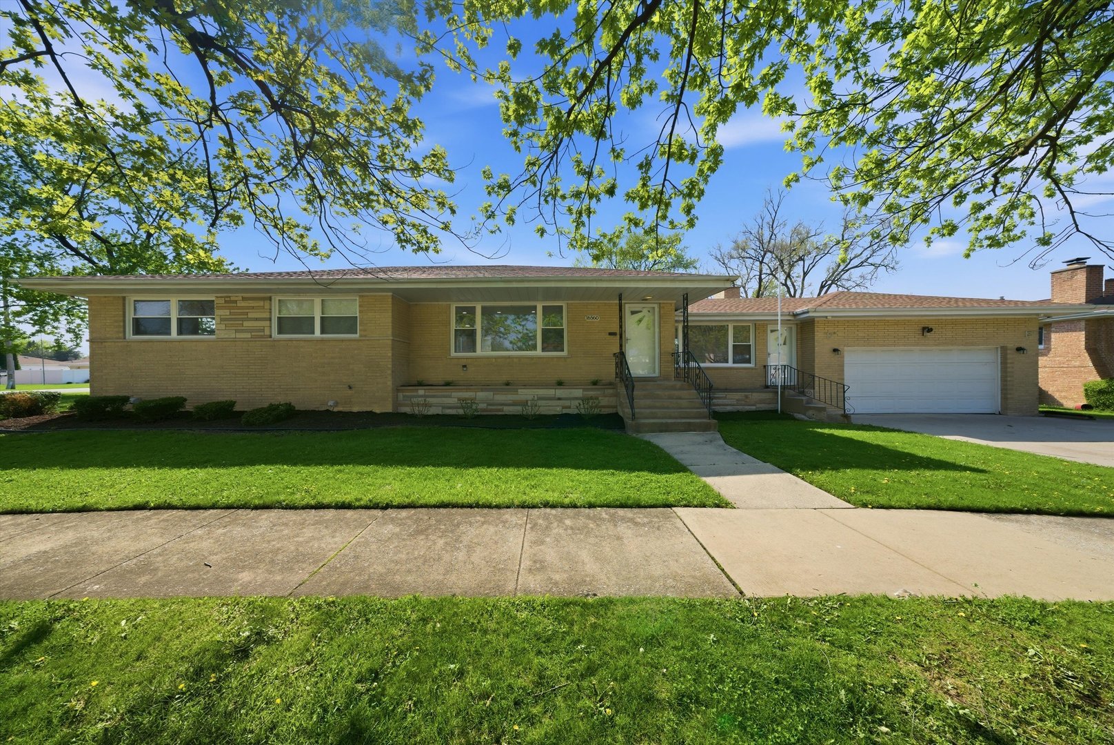 16560 Greenwood Avenue, South Holland, IL 60473