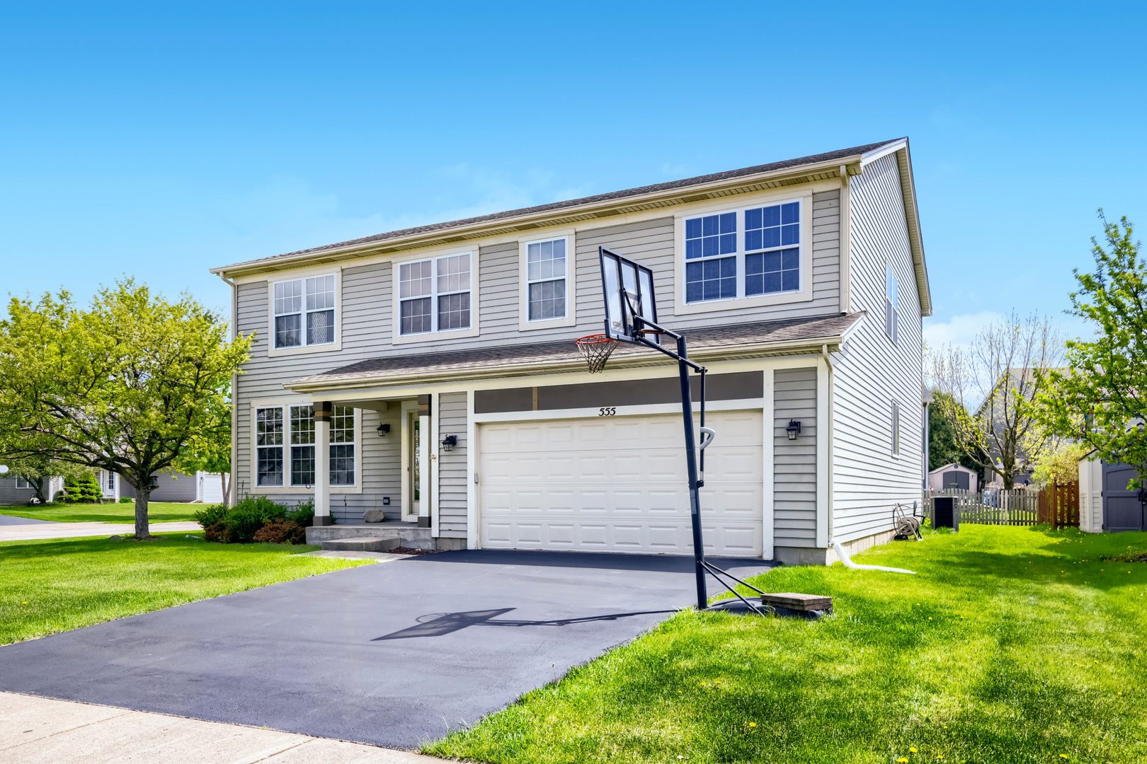555 N Haverhill Lane, South Elgin, IL 60177