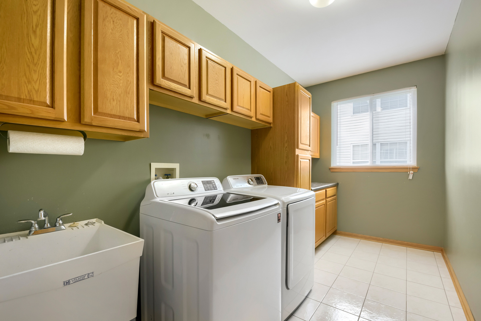 555 N Haverhill Lane, South Elgin, IL 60177