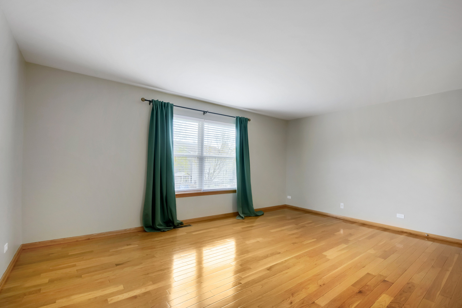 555 N Haverhill Lane, South Elgin, IL 60177
