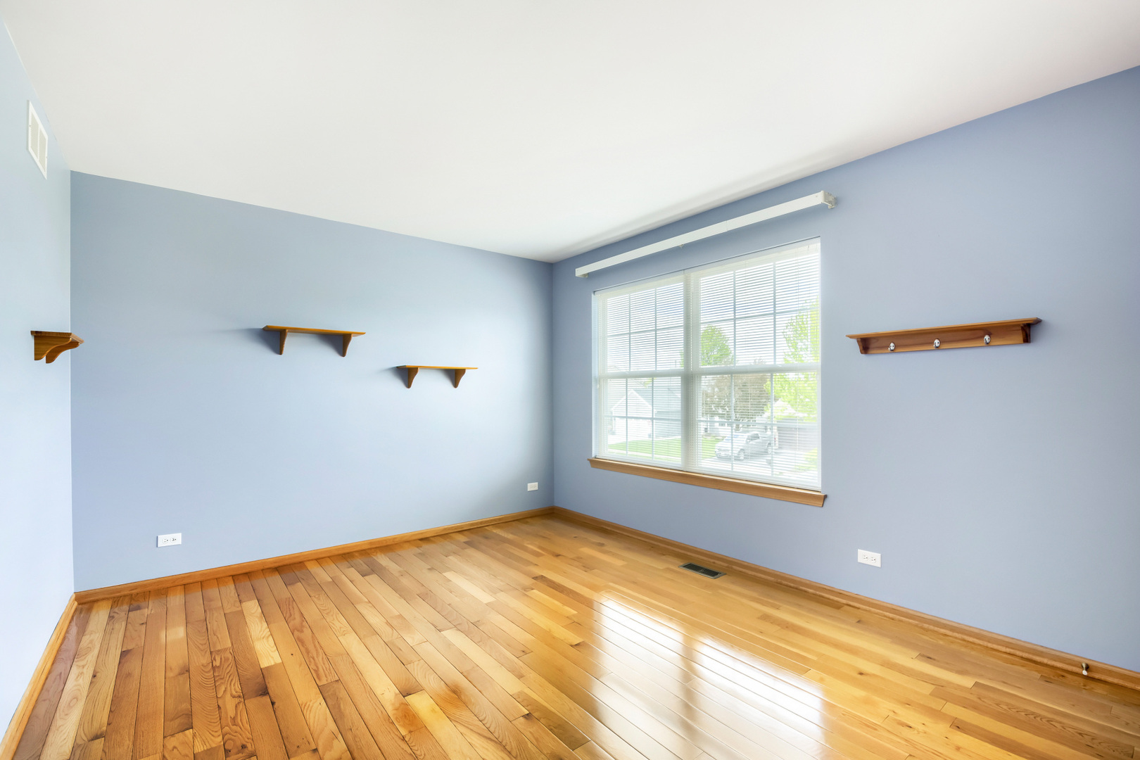 555 N Haverhill Lane, South Elgin, IL 60177