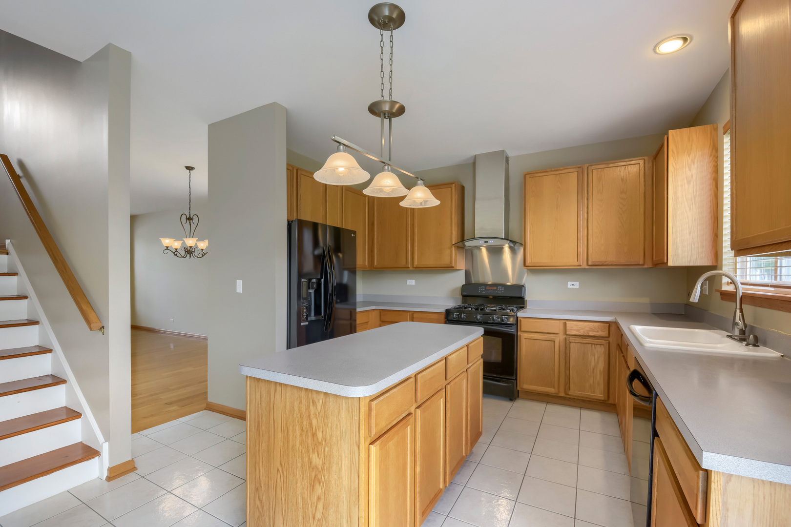 555 N Haverhill Lane, South Elgin, IL 60177