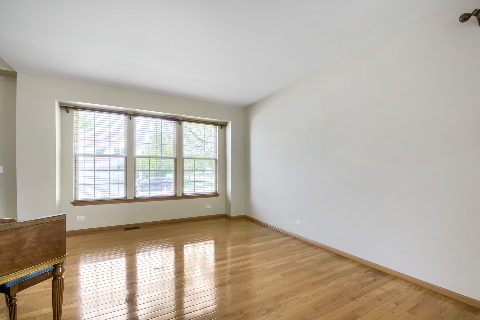 555 N Haverhill Lane, South Elgin, IL 60177