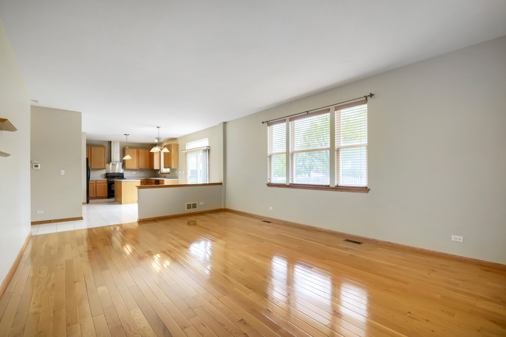 555 N Haverhill Lane, South Elgin, IL 60177