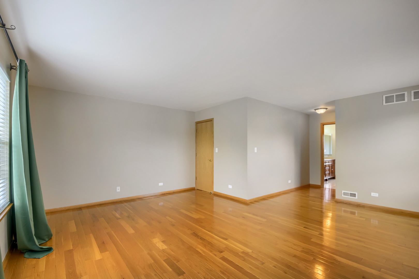555 N Haverhill Lane, South Elgin, IL 60177