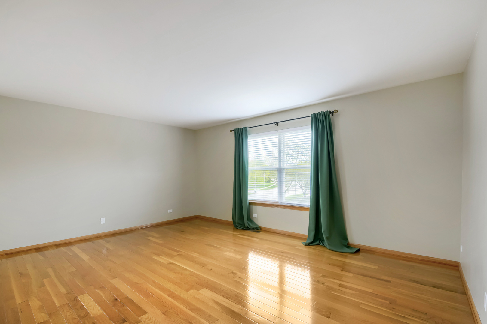 555 N Haverhill Lane, South Elgin, IL 60177