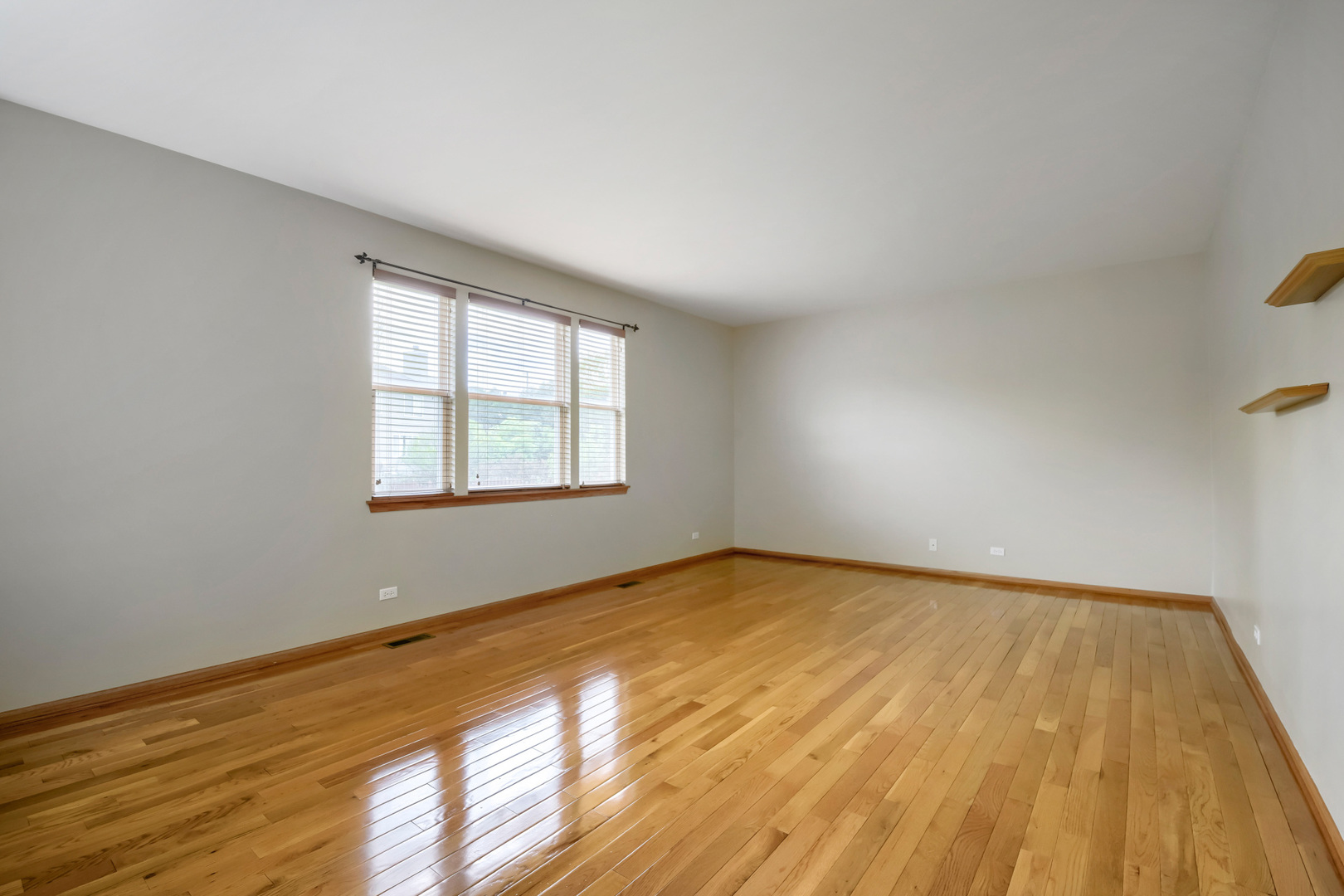555 N Haverhill Lane, South Elgin, IL 60177