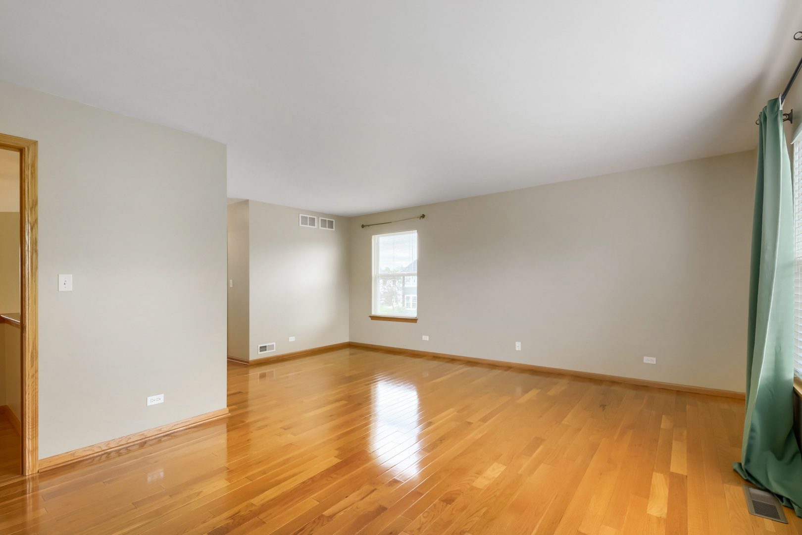 555 N Haverhill Lane, South Elgin, IL 60177