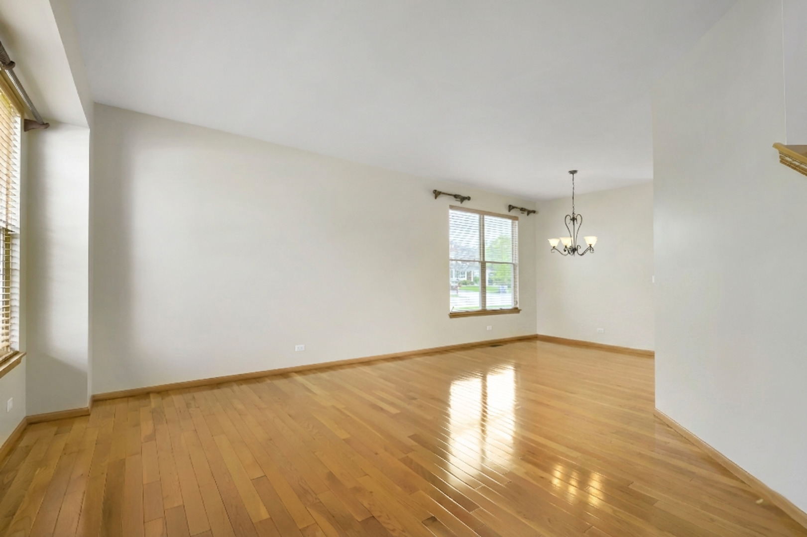 555 N Haverhill Lane, South Elgin, IL 60177