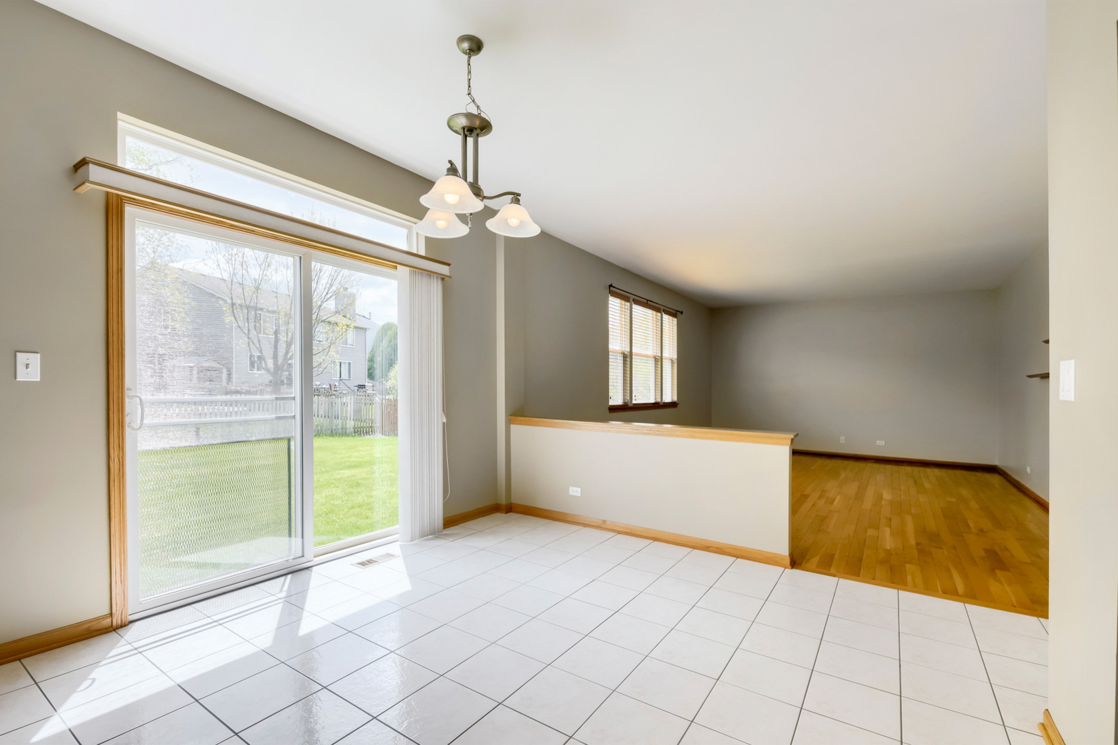555 N Haverhill Lane, South Elgin, IL 60177