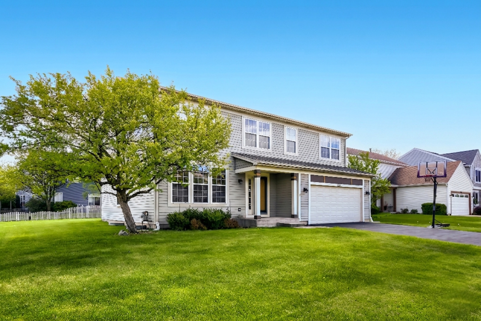 555 N Haverhill Lane, South Elgin, IL 60177