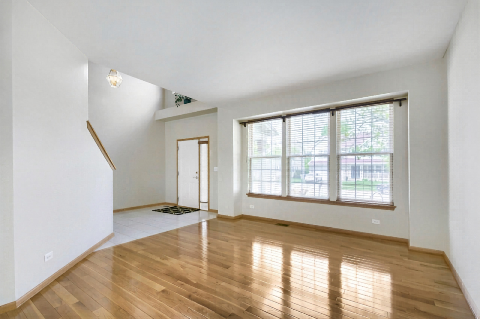 555 N Haverhill Lane, South Elgin, IL 60177