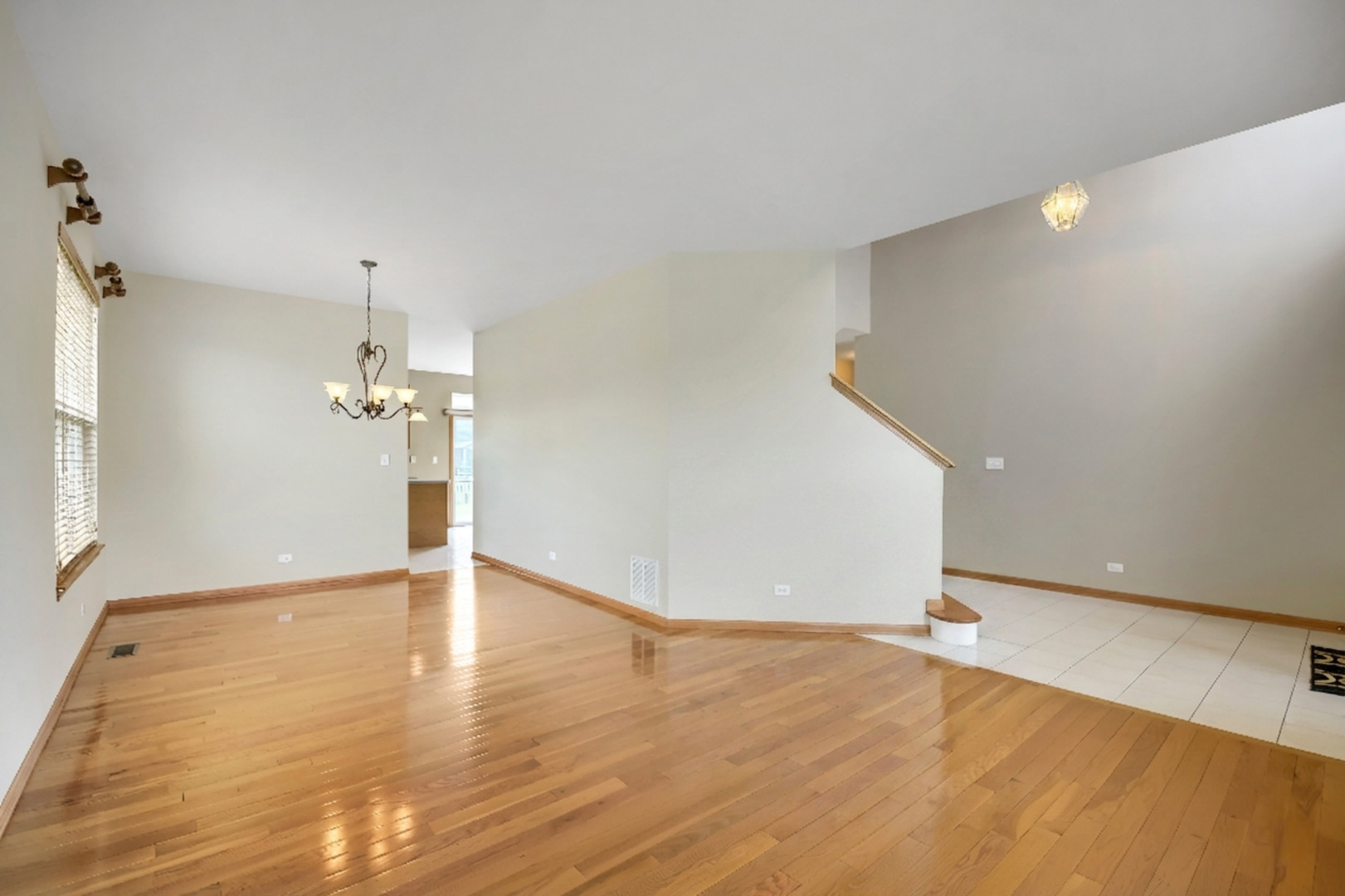 555 N Haverhill Lane, South Elgin, IL 60177