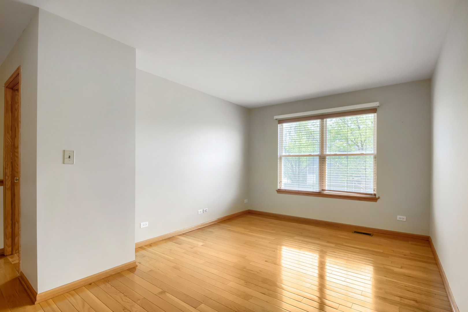555 N Haverhill Lane, South Elgin, IL 60177